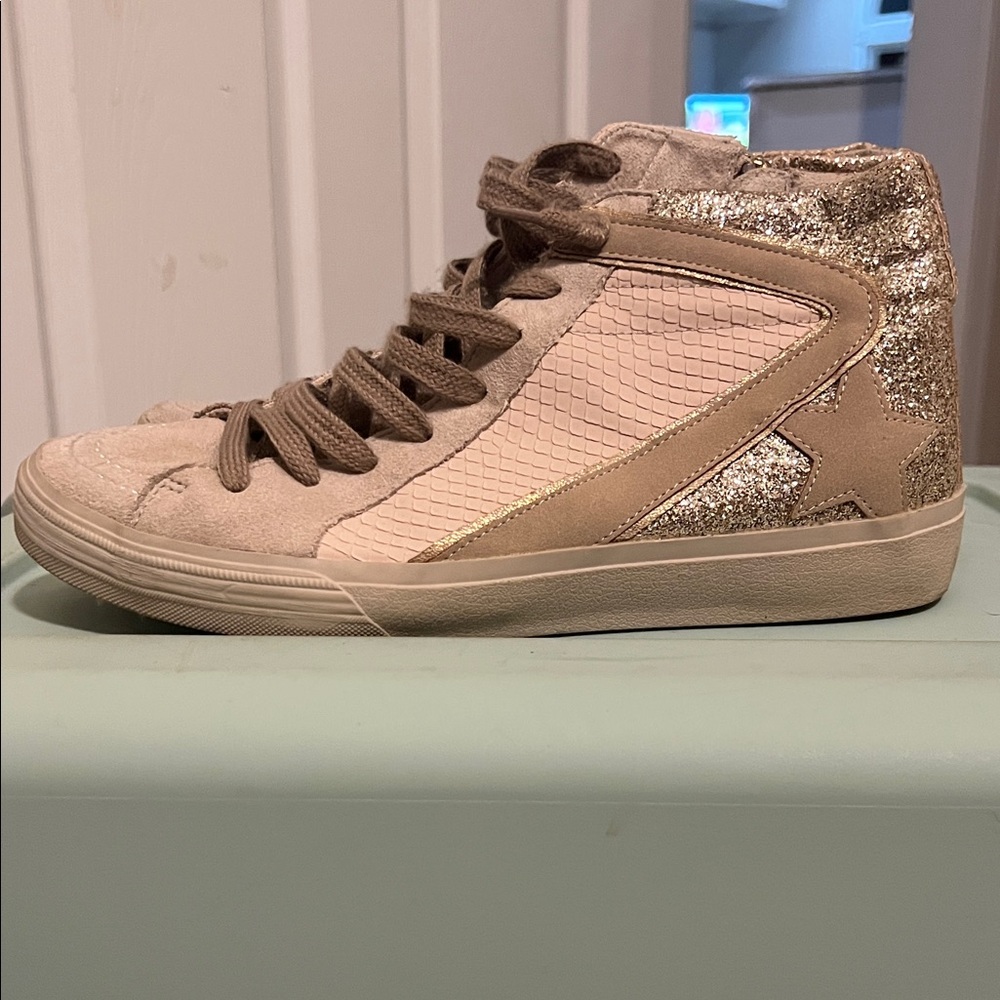 ShuShop Beige and Gold Glitter High-Top Sneakers